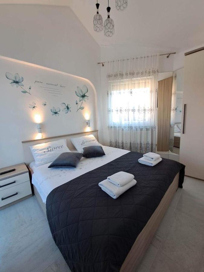 Apartments Ostojic Krk Town Bagian luar foto