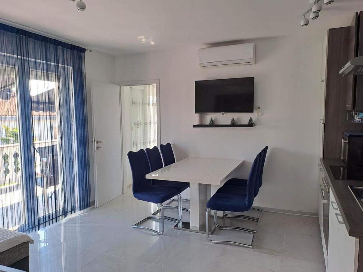Apartments Ostojic Krk Town Bagian luar foto